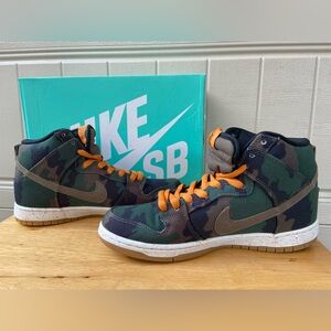 NWT: NIKE HIGH DUNK: FiveoneO Camo